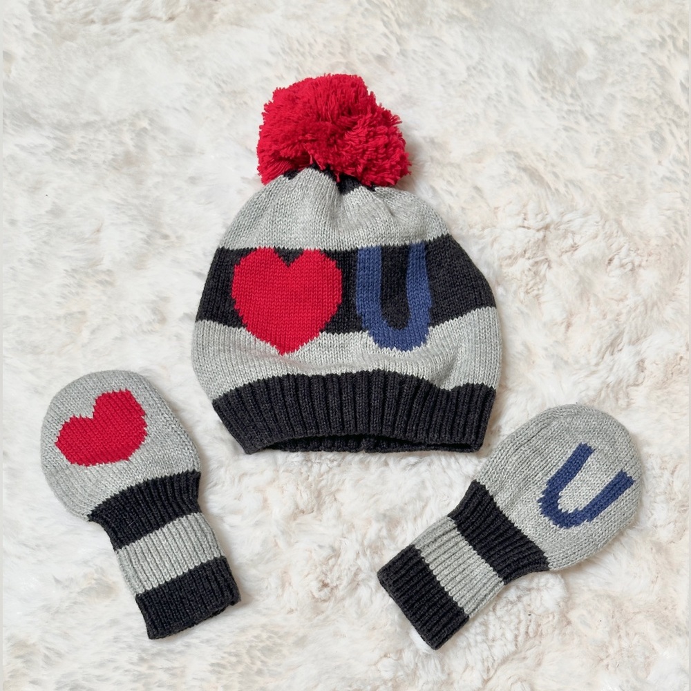 Gap Baby 0-6m Love U Hat & Glove set